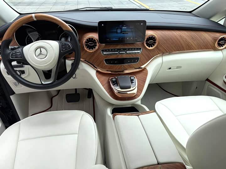 Фото 7 - Mercedes-Benz V-Class