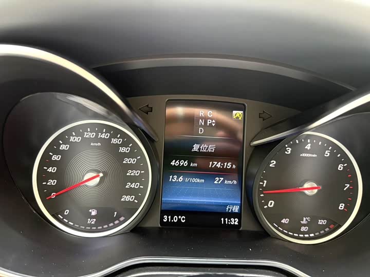 Фото 8 - Mercedes-Benz V-Class