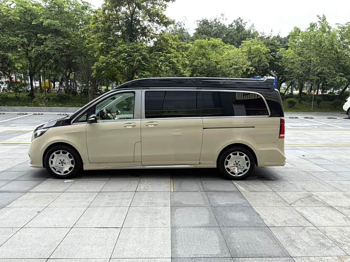 Фото 9 - Mercedes-Benz V-Class