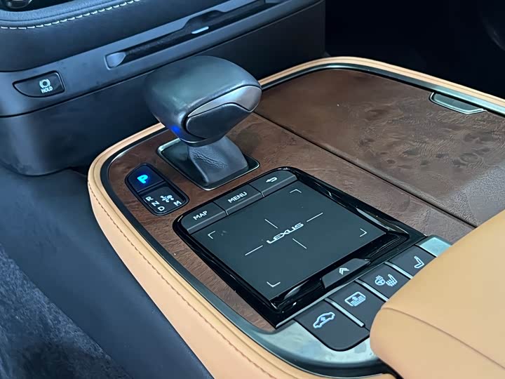 Фото 12 - Lexus LS