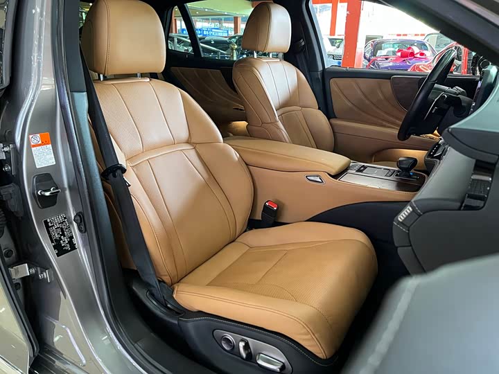 Фото 14 - Lexus LS