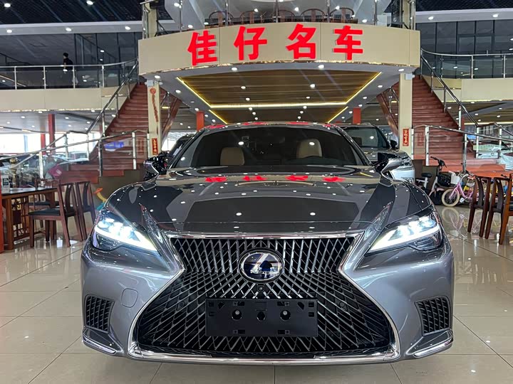 Фото 2 - Lexus LS