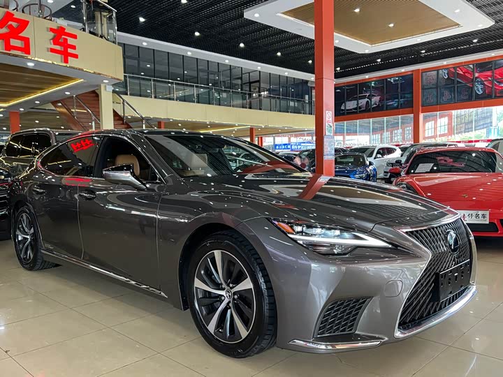 Фото 3 - Lexus LS