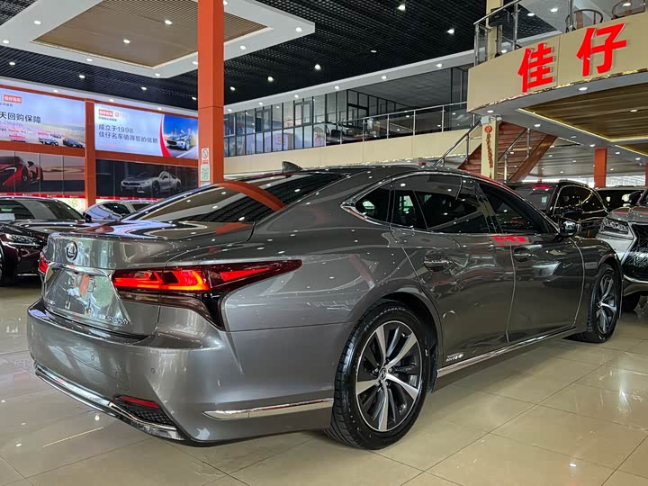 Фото 5 - Lexus LS