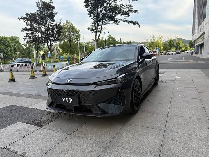 Фото 1 - Changan UNI-V