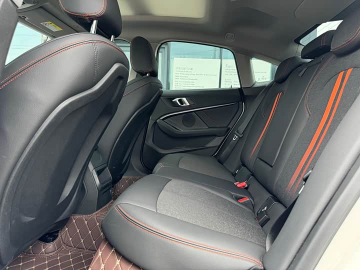 Фото 17 - BMW 2 Series