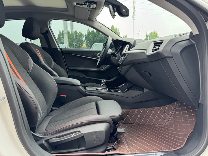 Фото 21 - BMW 2 Series