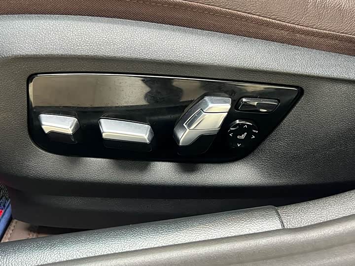 Фото 18 - BMW 5 Series