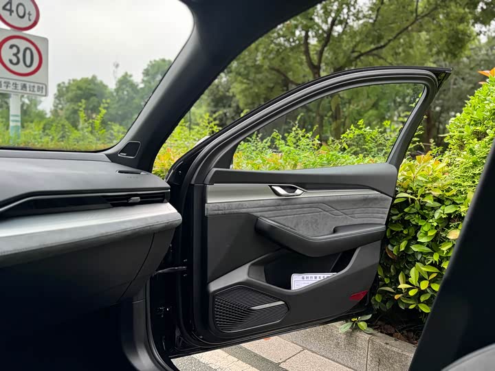 Фото 13 - Geely Preface