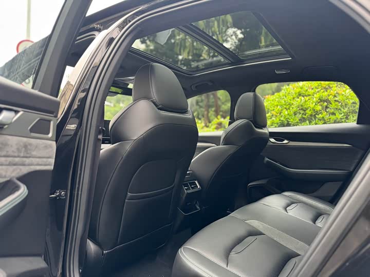 Фото 6 - Geely Preface