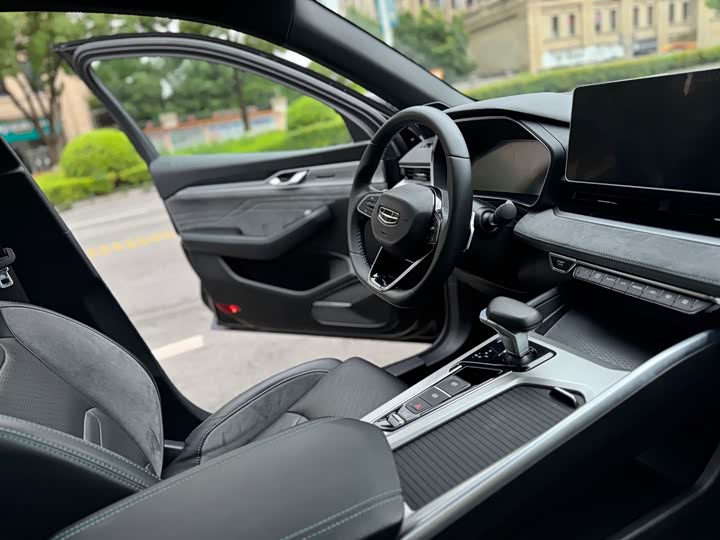 Фото 8 - Geely Preface