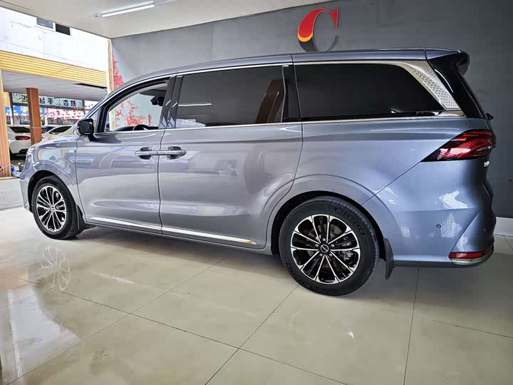 Фото 4 - Roewe iMax 8