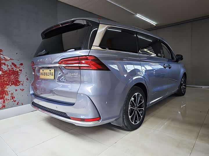 Фото 6 - Roewe iMax 8