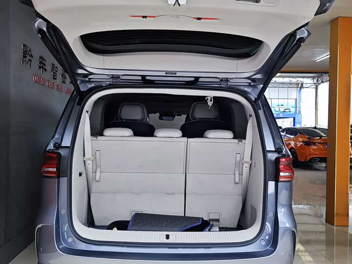 Фото 8 - Roewe iMax 8