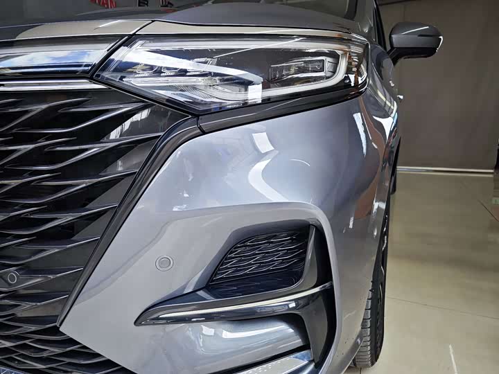 Фото 9 - Roewe iMax 8