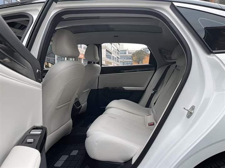 Фото 17 - Geely Galaxy L6