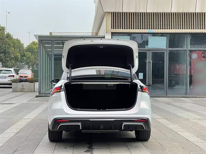 Фото 19 - Geely Galaxy L6