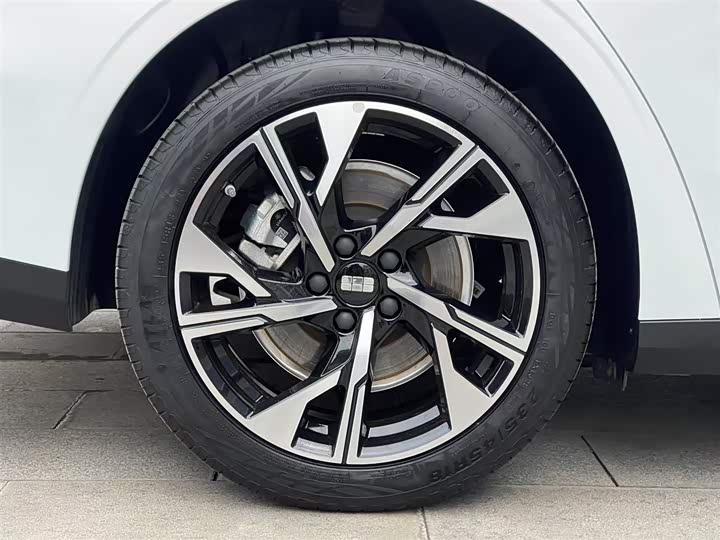 Фото 23 - Geely Galaxy L6