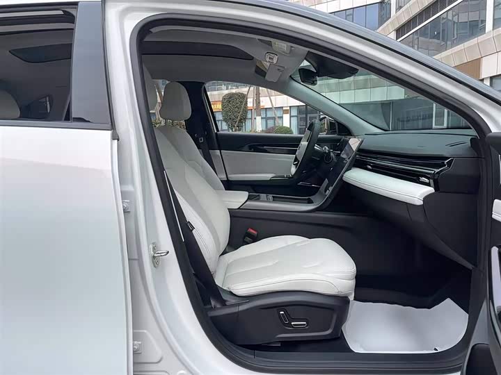 Фото 25 - Geely Galaxy L6