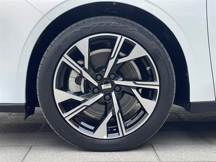 Фото 30 - Geely Galaxy L6