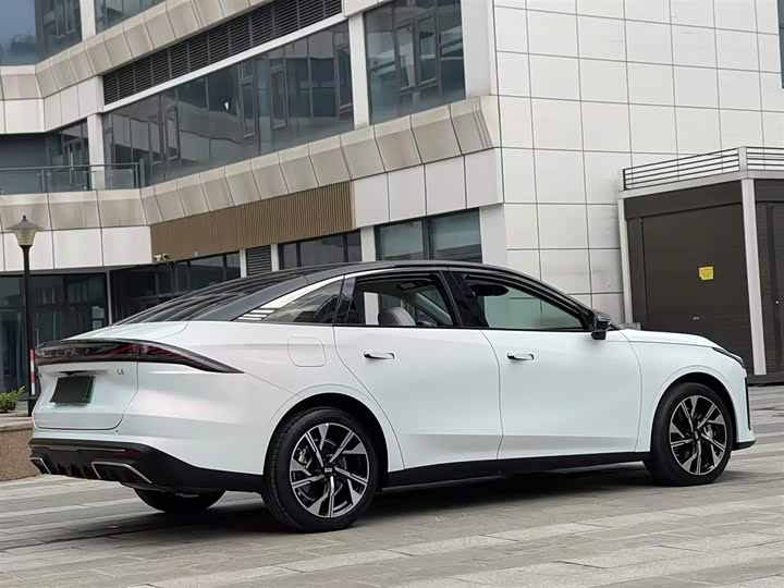 Фото 7 - Geely Galaxy L6