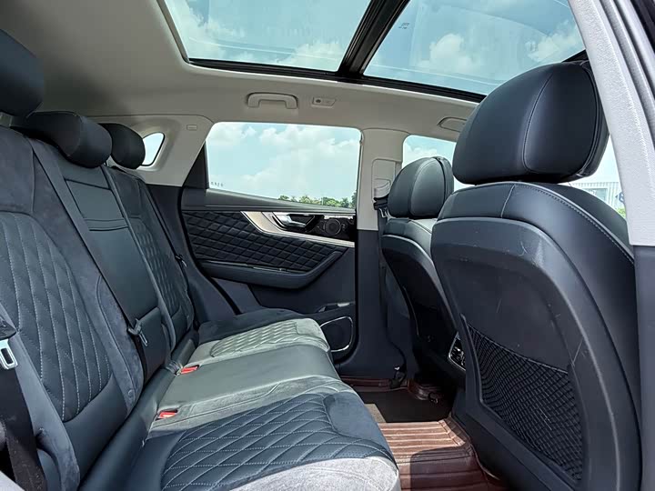 Фото 19 - Hongqi HS5