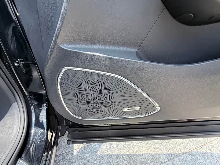 Фото 22 - Hongqi HS5