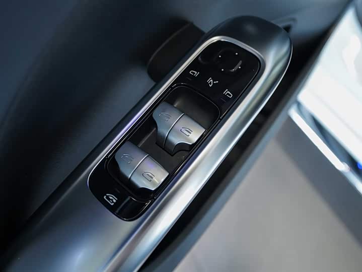 Фото 12 - Mercedes-Benz C-Class Hybrid