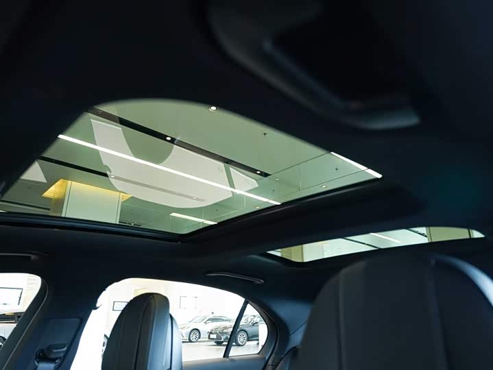 Фото 17 - Mercedes-Benz C-Class Hybrid