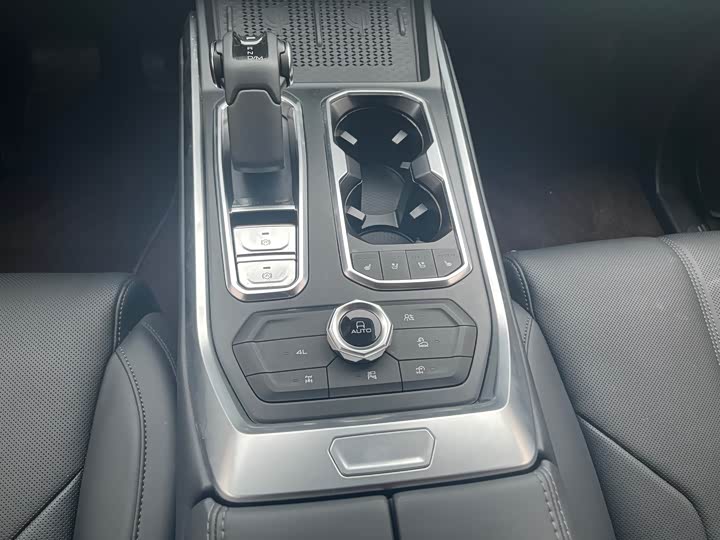 Фото 10 - Tank 400 Hybrid