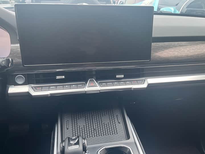 Фото 9 - Tank 400 Hybrid