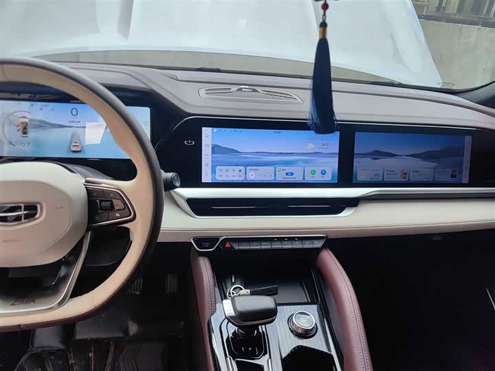 Фото 13 - Geely Monjaro