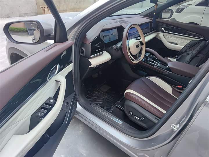 Фото 16 - Geely Monjaro