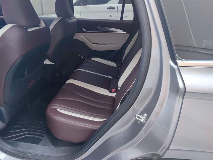 Фото 17 - Geely Monjaro