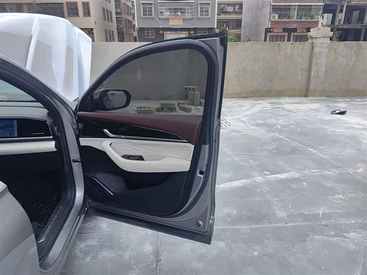 Фото 26 - Geely Monjaro