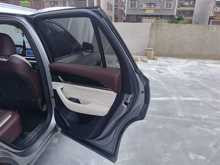 Фото 27 - Geely Monjaro