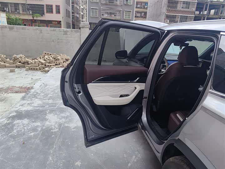 Фото 29 - Geely Monjaro