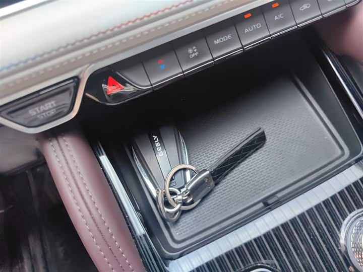 Фото 9 - Geely Monjaro