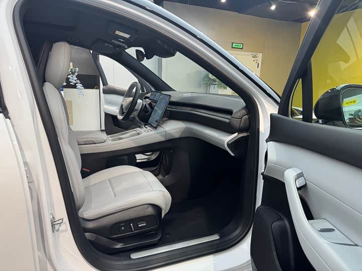 Фото 8 - Nio ES6