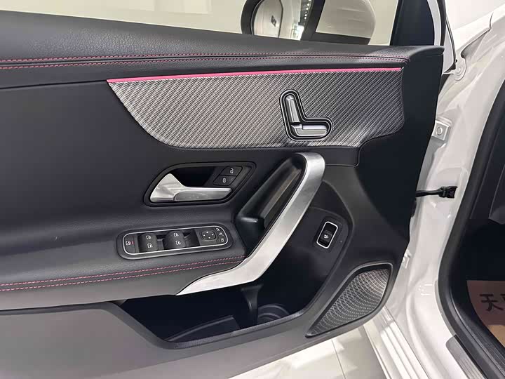 Фото 4 - Mercedes-Benz A-Class