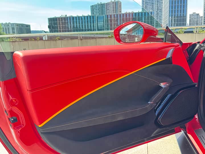 Фото 10 - Ferrari Roma