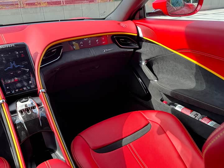 Фото 11 - Ferrari Roma