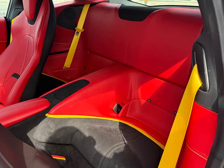 Фото 13 - Ferrari Roma