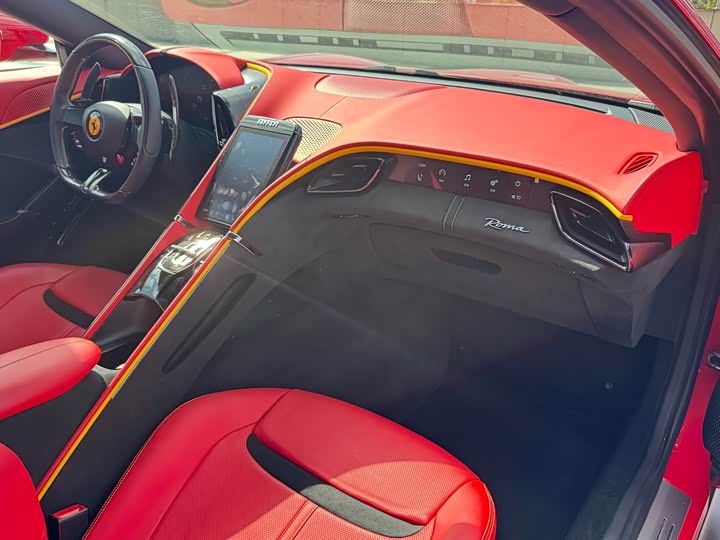 Фото 14 - Ferrari Roma