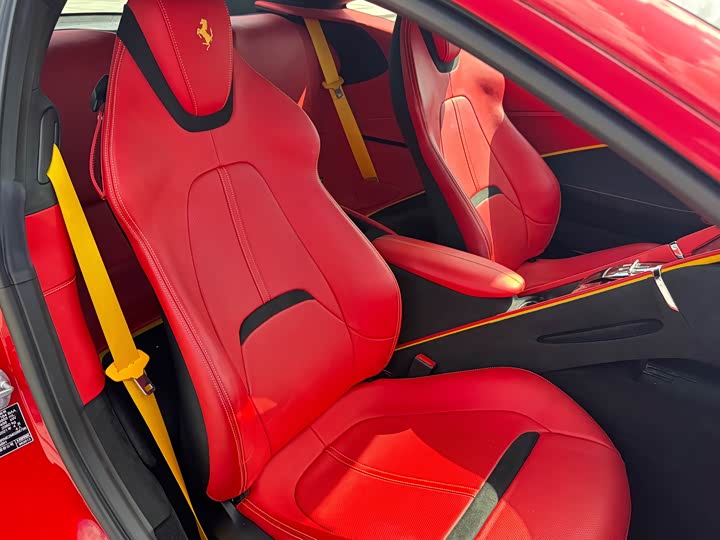 Фото 15 - Ferrari Roma