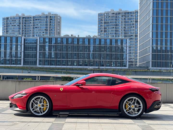 Фото 16 - Ferrari Roma