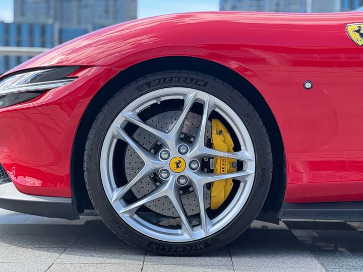 Фото 17 - Ferrari Roma