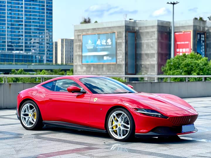 Фото 2 - Ferrari Roma