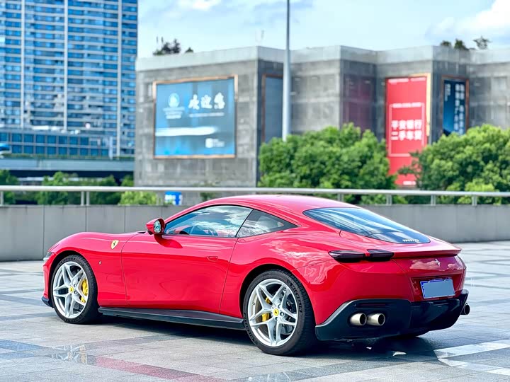 Фото 4 - Ferrari Roma