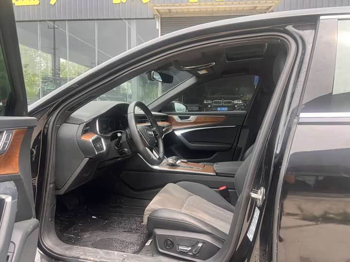 Фото 4 - Audi A6L